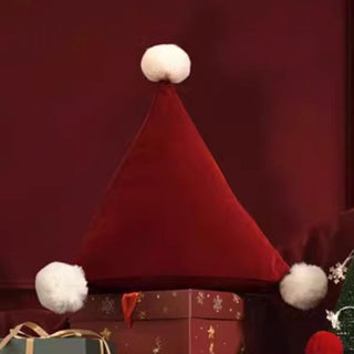 Coussin triangulaire avec chapeau de Noël
