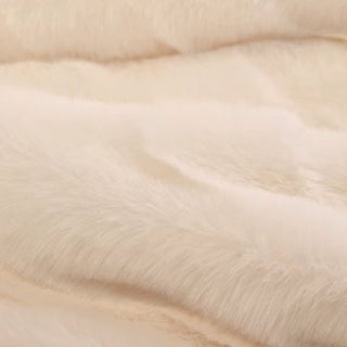 Housse de canapé ultra moelleuse, couleurs nude neutres, confort luxueux et intemporel et design douillet pour un style et une chaleur tout au long de l'année
