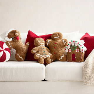 Coussin de maison douillet en pain d'épice avec pompon en bonbon de canne à sucre et décorations de Noël