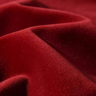 Coussin triangulaire avec chapeau de Noël